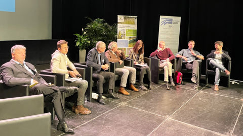 Au cours des sixièmes rencontres du paysage urbain qui ont eu lieu à Gradignan le 25 novembre 2022, une table-ronde a été consacrée aux arbres, avec un volet sur le choix de l’arbre urbain de demain. Au cours des sixièmes rencontres du paysage urbain qui ont eu lieu à Gradignan le 25 novembre 2022, une table-ronde a été consacrée aux arbres, avec un volet sur le choix de l’arbre urbain de demain.
