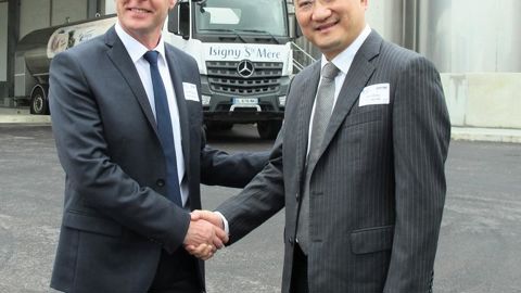 Le 13 juin 2015, Arnaud Fossey, président d'Isigny-Sainte-Mère, et le partenaire chinois Fei Luo, de Biostime, inauguraient les deux tours de séchage de 30 000 tonnes. Un incident technique a freiné le véritable lancement. Ce sera en 2016 avec 10 000 à 15 000 tonnes prévues.