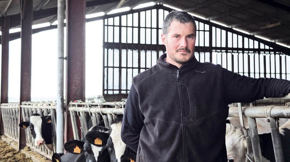 Le Gaec de la Hount de l'Or exploite 110 ha et dispose de 430 000 l de quota. Olivier vient de terminer sa mise aux normes (plus de 35 000 €), a fait beaucoup d'efforts pour satisfaire aux critères de la route du lait. « Ce serait dommage d'arrêter maintenant ! », déclare Olivier.