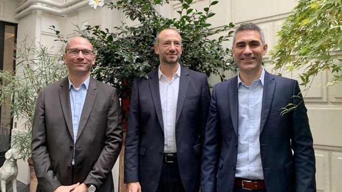 De gauche à droite : Sylvain Nowakowski, directeur marketing d’Adama France, Simon Cheylan, directeur général, et Romain Tranquart, directeur commercial. © M. SOULE