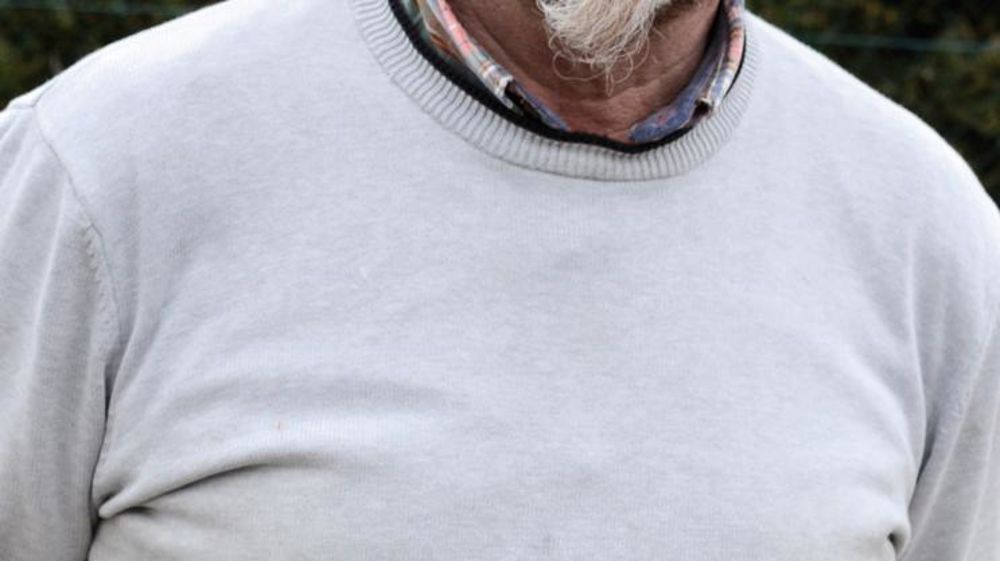 Patrick Bougeard, président de Solidarité Paysans. Patrick était producteur de lait et exerçait avec son épouse à Bédée (Ille-et-Vilaine). Il est à la retraite depuis trois ans. Solidarité Paysans est une association dont l'objectif est d'accompagner les agriculteurs en difficultés. L'approche est toujours globale avec la volonté de pérenniser l'emploi agricole. 33 associations couvrent 64 départements. Cela représente plus de 1 000 bénévoles et 74 salariés, qui ont accompagné 3 000 familles en 