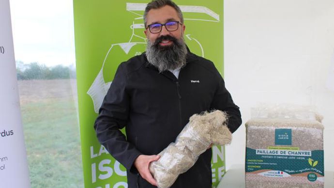 « 1,7 million de mètres carrés d’isolants sont produits à Saint-Gemme-la-Plaine chaque année, et avec Sainte-Hermine, cette capacité sera multipliée par trois », chiffre Hervé Pottier, directeur de Cavac Biomatériaux. © M. COISNE