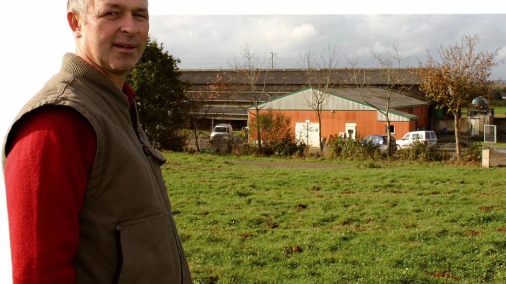 « La crainte est de se voir appliquer les mesures coercitives comme dans les bassins versants en contentieux. À 140 UN/ha, il devient difficile de conduire une culture. Il y a nécessairement une perte de rendement », déclare Paul Guernion, éleveur à Pommeret (Côtes-d'Armor).