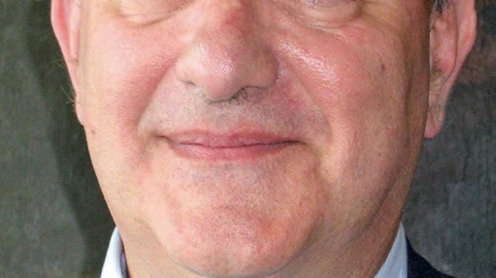 Jacques Carles, fondateur et délégué général de Momagri. Vice-président du Samu social international, il a été administrateur de Médecins sans frontières et chargé de mission auprès du secrétariat d'État à l'Action humanitaire d'urgence. Économiste de formation, il a été administrateur à la Commission européenne en tant que chargé du secteur agricole à la direction des budgets. Le Momagri, mouvement pour une organisation mondiale de l'agriculture, est un groupe de réflexion qui rassemble des res