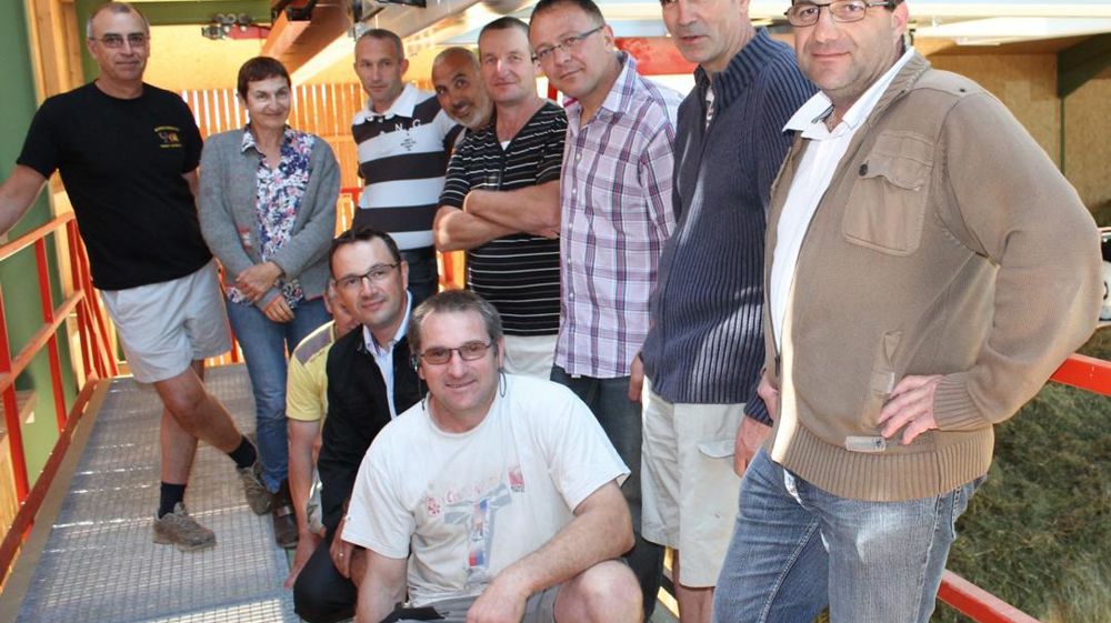 A la recherche d'un fourrage de qualité produit localement, treize exploitations se sont engagées dans le séchoir collectif porté par la Cuma Luzerne de Bresse.© A.B.