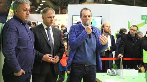 Michel Dirou, responsable de la section tomate Prince de Bretagne (à gauche), Pierre-Yves Jestin, président de Savéol et Arnaud Letac, responsable qualité Solarenn. © A.-M. LAVILLE Michel Dirou, responsable de la section tomate Prince de Bretagne (à gauche), Pierre-Yves Jestin, président de Savéol et Arnaud Letac, responsable qualité Solarenn. © A.-M. LAVILLE