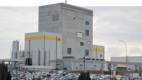 La tour de séchage dans laquelle le groupe a investi pour mieux valoriser son lactosérum est désormais opérationnelle. La tour de séchage dans laquelle le groupe a investi pour mieux valoriser son lactosérum est désormais opérationnelle.