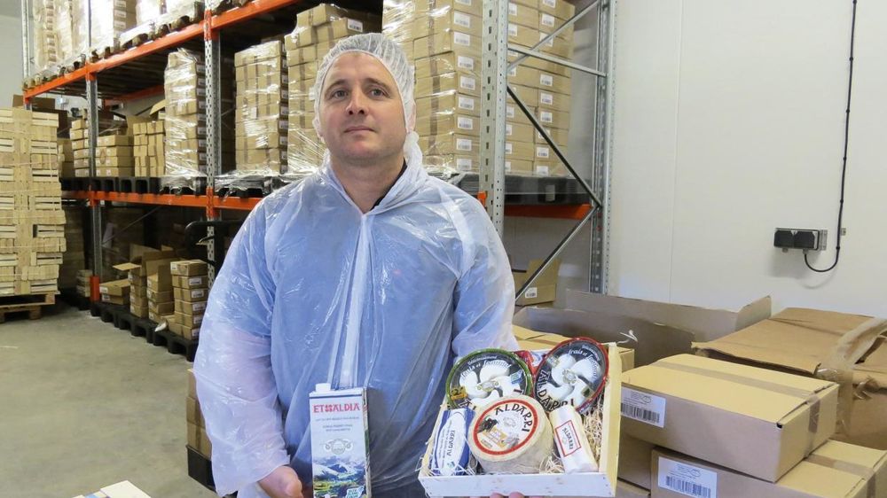 La coopérative compte sur sa gamme diversifiée pour se démarquer : lait, beurre, pâte pressée, lactique de brebis et de vache.©  N.S.