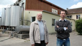 Étienne Paulin, président de la coopérative du Val Fleuri (à gauche) et Frédéric Brugger, directeur des deux sites Biodéal haut-saônois.© J.-M.V. Étienne Paulin, président de la coopérative du Val Fleuri (à gauche) et Frédéric Brugger, directeur des deux sites Biodéal haut-saônois.© J.-M.V.