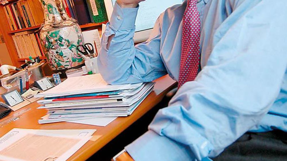 Philippe Chalmin, 58 ans, professeur d'histoire économique à l'université de Paris Dauphine. Spécialiste des matières premières, il est le fondateur du Cercle Cyclope qui fait, chaque année, le point sur ces marchés. Il a publié en mars dernier « Le Monde a faim ». À l'heure où Bruno Le Maire se bat à Bruxelles pour préserver une régulation du secteur laitier, ce libéral affirme que la simple loi du marché ne peut pas fonctionner pour le lait. Une position à l'opposé de celle de la Commission, s