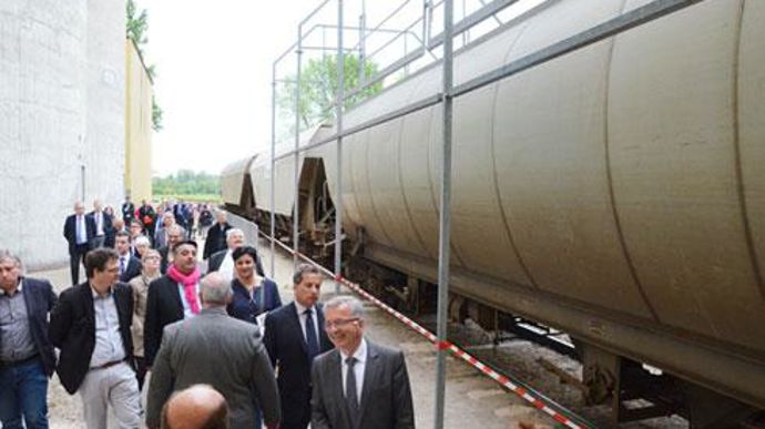A Montoire-sur-le-Loir, 82 000 tonnes sont chargées chaque année par train, ce qui évite 2 000 camions sur les routes. Avec la nouvelle ligne, l'objectif est de charger 90 000 à 95 000 tonnes par an. © A. RICHARD A Montoire-sur-le-Loir, 82 000 tonnes sont chargées chaque année par train, ce qui évite 2 000 camions sur les routes. Avec la nouvelle ligne, l'objectif est de charger 90 000 à 95 000 tonnes par an. © A. RICHARD