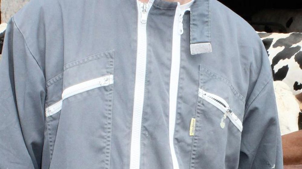 Patrick Ramet, vice-président de la FNPL, membre d'un Gaec à cinq associés dans l'avant-pays savoyard (260 ha, 1 Ml de lait produits par 115 montbéliardes et prim'holsteins avec deux robots). Il incarne la vision d'un syndicalisme d'agriculteur-entrepreneur à l'instar de celui qui s'impose dans les principaux pays laitiers. Pour ce Haut-Savoyard, la restructuration est inhérente aux productions primaires, et la question n'est pas la taille des troupeaux, mais la cohérence du système d'exploitati