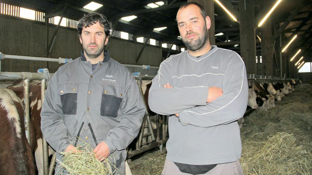 « Nous avons fait des nouveaux cahiers des charges de nos AOP une opportunité pour modifier notre système et construire un bâtiment », commentent Nicolas et Jean-François Cussac.© M.R.-M.