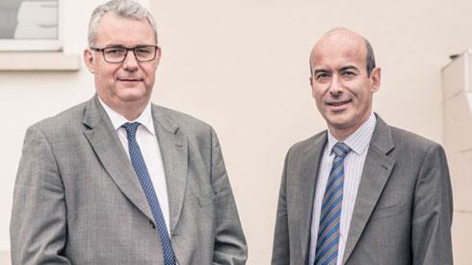 Pour Denis Simon (à gauche), directeur général et Christophe Grison, président de Valfrance, la mission du nouveau pôle aval de la coopérative est de rechercher la meilleure valorisation pour les productions de ses sociétaires. © GLENN ULRICI Pour Denis Simon (à gauche), directeur général et Christophe Grison, président de Valfrance, la mission du nouveau pôle aval de la coopérative est de rechercher la meilleure valorisation pour les productions de ses sociétaires. © GLENN ULRICI