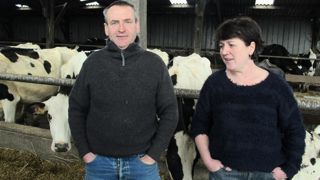 Françoise et Georges Chartier disposent d'un quota de 560 000 l de lait produit par 70 vaches sur 87 ha, avec un système fondé sur l'herbe et le maïs.© P.L.C. Françoise et Georges Chartier disposent d'un quota de 560 000 l de lait produit par 70 vaches sur 87 ha, avec un système fondé sur l'herbe et le maïs.© P.L.C.