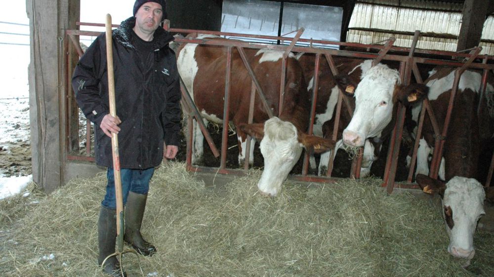« Si la mesure des 10 % s'appliquait sur la seule base de la référence laitière, je pense sérieusement à arrêter et transmettre à un JA », explique Jean-Pierre Vouillot, 45 ans.© J.-M.V.