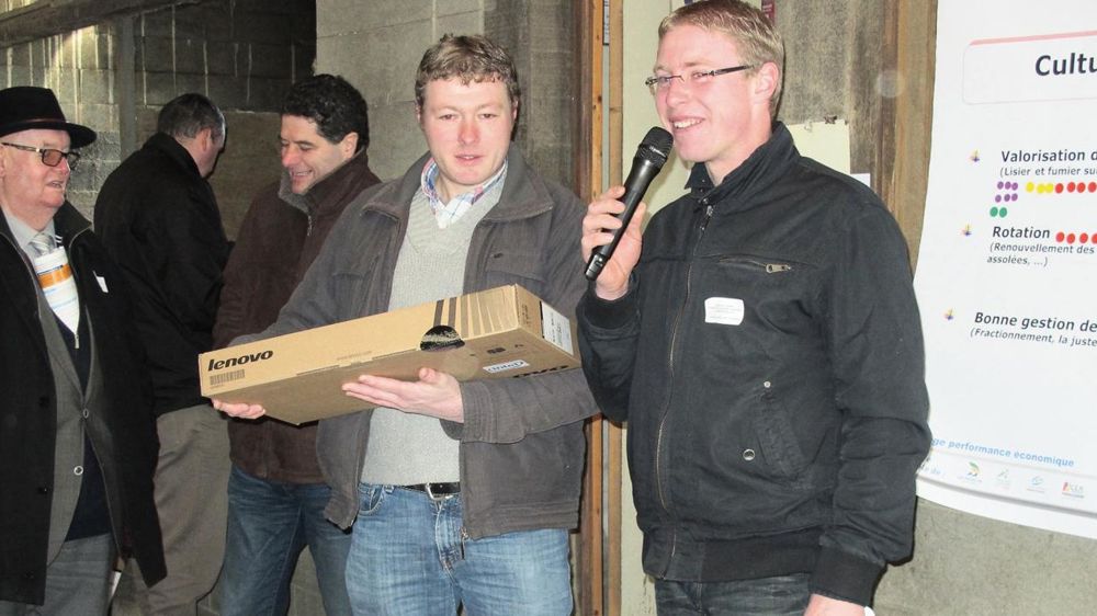 Avec 42 % de maïs dans leur SFP, Laurent et Pierrick Hamel obtiennent, en 2013-2014, une marge brute de l'atelier lait de 281 €/1 000 l.© C.H.