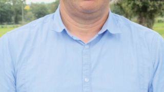 Luc Delaby, 55 ans, est chercheur à l'Inra de Rennes (Ille-et-Vilaine). Il travaille sur les systèmes de production laitière, en intégrant les dimensions techniques, environnementales, économiques et sociales. Face aux enjeux de l'avenir, il préconise des systèmes plus autonomes, aussi bien en matière d'intrants que de subventions publiques. Pour lui, l'agroécologie est le concept qui permet le mieux de répondre aux défis contradictoires que l'élevage doit relever. © P.L.C. Luc Delaby, 55 ans, est chercheur à l'Inra de Rennes (Ille-et-Vilaine). Il travaille sur les systèmes de production laitière, en intégrant les dimensions techniques, environnementales, économiques et sociales. Face aux enjeux de l'avenir, il préconise des systèmes plus autonomes, aussi bien en matière d'intrants que de subventions publiques. Pour lui, l'agroécologie est le concept qui permet le mieux de répondre aux défis contradictoires que l'élevage doit relever. © P.L.C.