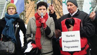 Sieta van Keimpema (au centre) et Romuald Schaber (à droite), vice-présidente et président de l'EMB, ont été reçus par une vingtaine de députés pour présenter leur programme de responsabilisation du marché (PMR). © EMB Sieta van Keimpema (au centre) et Romuald Schaber (à droite), vice-présidente et président de l'EMB, ont été reçus par une vingtaine de députés pour présenter leur programme de responsabilisation du marché (PMR). © EMB