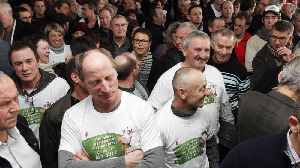 Le millier de producteurs, rassemblés le 7 mars pour dire non au robot, n'a pas entamé la détermination du Gaec en litige avec sa coop et le CIGC. 