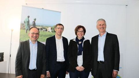 Christian Griner, directeur adjoint Laïta, Dominique Chargé, président de Laïta, Lauriane Toutain, coordinatrice et Guy Le Bars, président du groupe Even, ont présenté la chartre de qualité Passion du lait. © I. LEJAS Christian Griner, directeur adjoint Laïta, Dominique Chargé, président de Laïta, Lauriane Toutain, coordinatrice et Guy Le Bars, président du groupe Even, ont présenté la chartre de qualité Passion du lait. © I. LEJAS