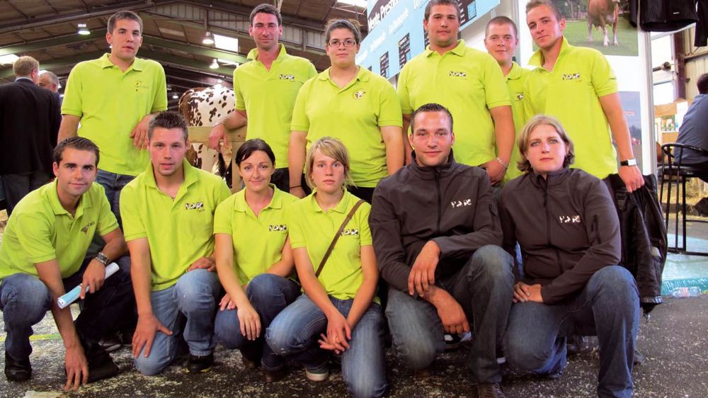 À peine créée et présidée par Charline Quéguinier (troisième en bas à gauche), l'association FAN veut lancer un concours national de génisses normandes l'été prochain© C.H.