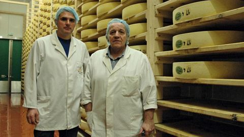 Florent Gauthey, président de la coopérative du Berceau du comté, et Claude Philippe, artisan fromager et président de la SAS. Manque le 3e associé, Jean-Charles Arnaud, affineur.