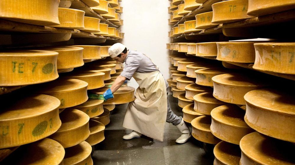 En fonction de l'état des ventes de beaufort, des surcotisations (3,50 €/kg de fromage blanc), éventuellement remboursables selon les évolutions du marché, peuvent être appelées auprès des ateliers.© PHILIPPE ROY