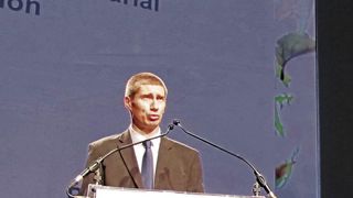 Le 27 mai, le groupe coopératif Eurial a rejoint Agrial. « Il faut apporter de la valeur à notre production. La route ne sera pas facile, mais nous sommes déterminés », déclarait Pascal Lebrun, le président de la nouvelle branche lait.© C.H. Le 27 mai, le groupe coopératif Eurial a rejoint Agrial. « Il faut apporter de la valeur à notre production. La route ne sera pas facile, mais nous sommes déterminés », déclarait Pascal Lebrun, le président de la nouvelle branche lait.© C.H.