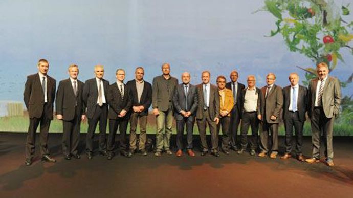 L'ensemble des présidents des coopératives ayant rejoint Agrial ainsi que Ludovic Spiers (directeur général d'Agrial) et Olivier Athimon (directeur d'Eurial devenu la branche lait d'Agrial) étaient tous réunis le 27 mai à Rennes, à l'occasion de l'AG d'Agrial. L'ensemble des présidents des coopératives ayant rejoint Agrial ainsi que Ludovic Spiers (directeur général d'Agrial) et Olivier Athimon (directeur d'Eurial devenu la branche lait d'Agrial) étaient tous réunis le 27 mai à Rennes, à l'occas