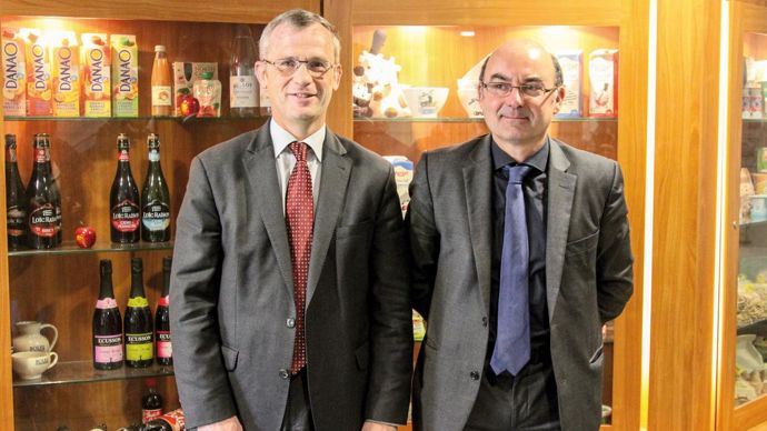 « Nous devenons à part entière un acteur structurant du secteur coopératif laitier », souligne le DG d'Agrial, Ludovic Spiers (à gauche), à côté du président Arnaud Degoulet.A. DUFUMIER