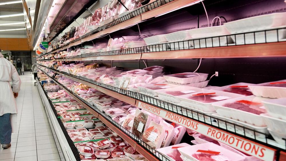 « Chaque semaine sont constatées des promotions dans les GMS à des prix aberrants ! Comment peut-t-on vendre un steak haché à 5 €/kg ? », s'insurge la FNB.© JEAN-MICHEL NOSSANT 