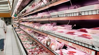 « Chaque semaine sont constatées des promotions dans les GMS à des prix aberrants ! Comment peut-t-on vendre un steak haché à 5 €/kg ? », s'insurge la FNB.© JEAN-MICHEL NOSSANT « Chaque semaine sont constatées des promotions dans les GMS à des prix aberrants ! Comment peut-t-on vendre un steak haché à 5 €/kg ? », s'insurge la FNB.© JEAN-MICHEL NOSSANT