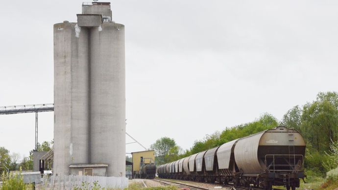 LE 9 MAI DERNIER, une fois les travaux terminés, Axéréal a inauguré la ligne de fret réhabilitée Vendôme-Montoire-sur-le-Loir, dans le Loir-et-Cher. Le groupe coopératif a investi 1,5 M€, soit 30 % des travaux de rénovation aux côtés d'acteurs publics. Une première en France.A. RICHARD