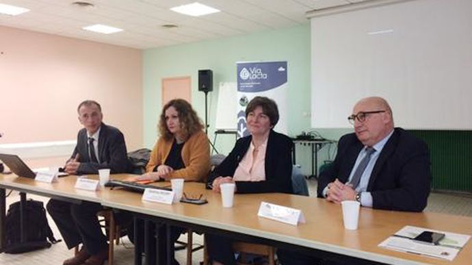 De gauche à droite, Gianni Froidevaux et Rozenn Ravalle, codirecteurs de la nouvelle UMR ALLInPep­, Sandrine Delory, DG du groupe Prospérité Fermière-Ingredia et Pascal Dhulster, directeur de l'Institut Charles Viollette. De gauche à droite, Gianni Froidevaux et Rozenn Ravalle, codirecteurs de la nouvelle UMR ALLInPep­, Sandrine Delory, DG du groupe Prospérité Fermière-Ingredia et Pascal Dhulster, directeur de l'Institut Charles Viollette.