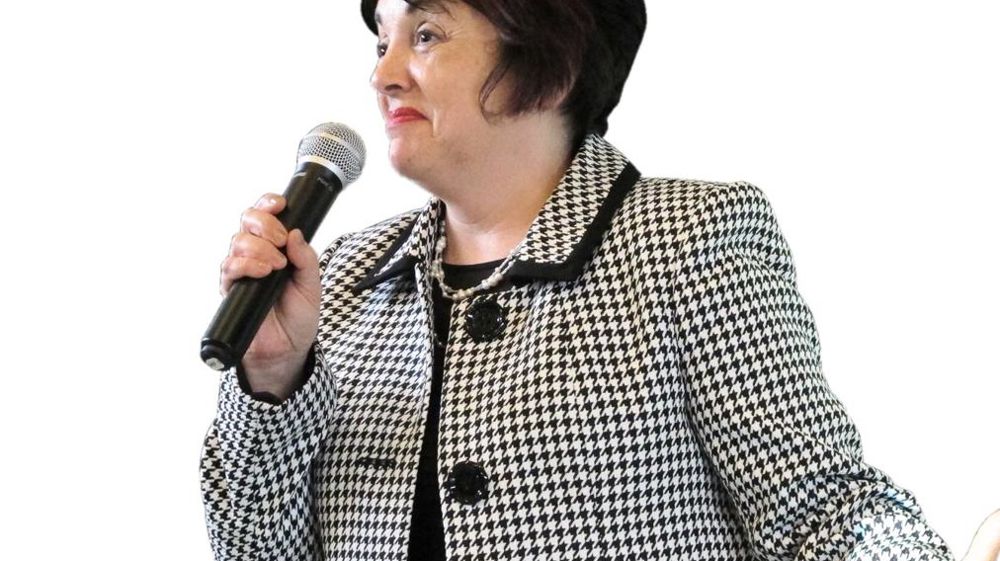 « C'est bien d'investir dans votre entreprise. Il faut aussi investir dans vos relations », a insisté Pierrette Desrosiers le 27 mars, dans la Sarthe, devant 130 auditeurs attentifs. « Soyez producteurs de votre vie. »