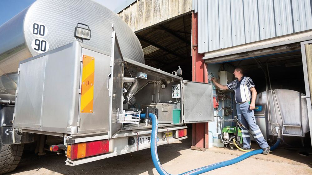 L'objectif des tests sur les laits de mélange est de ne pas laisser passer un seul litre de lait hors de la LMR.© CLAUDIUS THIRIET