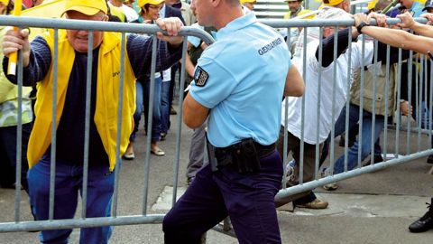Dans les rangs des manifestants au Space, se trouvaient aussi des producteurs d'Entremont-Alliance venus exprimer leur désarroi.© THIERRY PASQUET