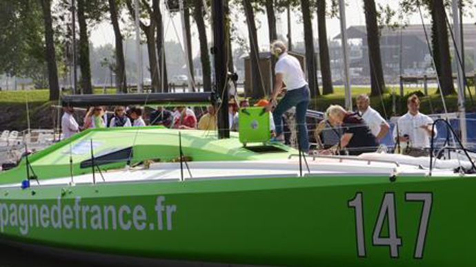Le class 40 n°147 Campagne de France, peu après sa mise à l'eau, le 7 juin dernier à Ouistreham. Il lèvera les voiles le 10 juillet prochain pour sa première course lors de la 9e édition de la Transat Québec-Saint-Malo.