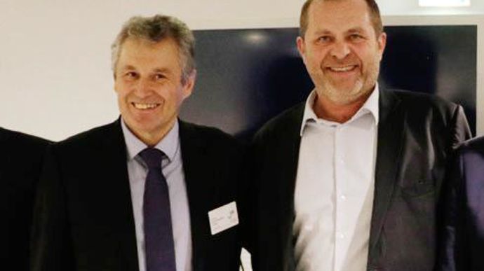 « Bioline by InVivo va devenir un acteur de la transformation de la ferme mondiale », se réjouit Laurent Martel (à droite), directeur général de Bioline by InVivo, aux côtés de Thierry Blandinières, directeur général d'InVivo. © R. FOURREAUX « Bioline by InVivo va devenir un acteur de la transformation de la ferme mondiale », se réjouit Laurent Martel (à droite), directeur général de Bioline by InVivo, aux côtés de Thierry Blandinières, directeur général d'InVivo. © R. FOURREAUX