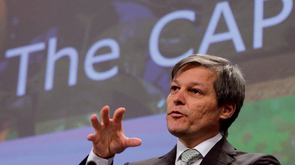 Le Commissaire à l'agriculture n'a pas pu ou voulu résister aux demandes de la Direction générale de l'environnement et à ses homologues très libéraux© OLIVIER HOSLET/EPA/MAXPPP