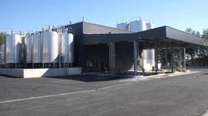 Le partenariat noué entre Sodiaal et la CLHN avait déjà vu émerger une nouvelle unité de microfiltration inaugurée en 2015 à Maromme (Seine-Maritime) pour le traitement annuel de 100 millions de litres de lait. Le partenariat noué entre Sodiaal et la CLHN avait déjà vu émerger une nouvelle unité de microfiltration inaugurée en 2015 à Maromme (Seine-Maritime) pour le traitement annuel de 100 millions de litres de lait.