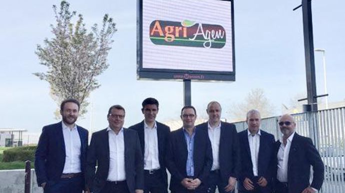 De gauche à droite, Fabien Galan, Jean-Marc Ferlini, ex-directeur, Claude Bibé, nouveau président, Thierry Bénassac, nouveau directeur, Eric Sanzovo, Julien Thomas et Denis Maurel, en charge de la direction commerciale. De gauche à droite, Fabien Galan, Jean-Marc Ferlini, ex-directeur, Claude Bibé, nouveau président, Thierry Bénassac, nouveau directeur, Eric Sanzovo, Julien Thomas et Denis Maurel, en charge de la direction commerciale.