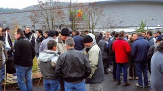Le 22 novembre, les producteurs étaient rassemblés devant la Laiterie du Malzieu.© LUC CRESPON/MIDI LIBRE Le 22 novembre, les producteurs étaient rassemblés devant la Laiterie du Malzieu.© LUC CRESPON/MIDI LIBRE