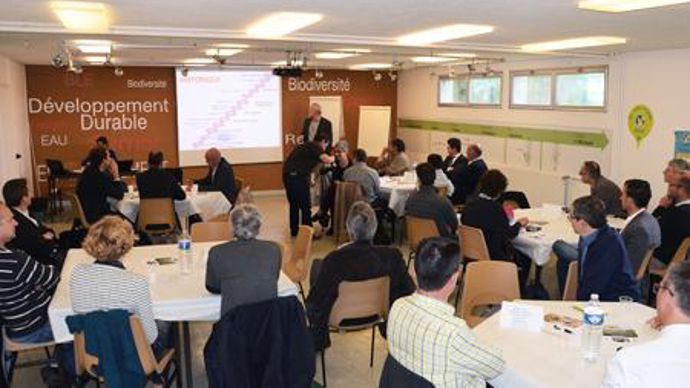 Heineken, Grands moulins de Strasbourg, Arvalys, CER France, Défisol… Tous les partenaires de la coop de Boisseaux ont planché en petit groupe sur l'évolution de la coopérative. © A. RICHARD Heineken, Grands moulins de Strasbourg, Arvalys, CER France, Défisol… Tous les partenaires de la coop de Boisseaux ont planché en petit groupe sur l'évolution de la coopérative. © A. RICHARD
