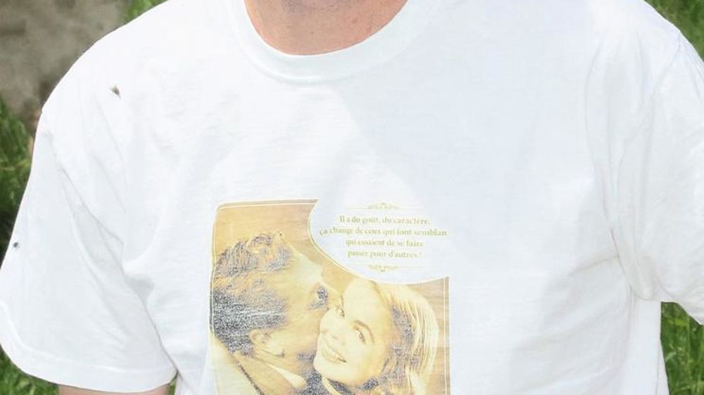 Benoît Duval, 41 ans, est président depuis 2009 de l'Union des associations de producteurs pour la défense des AOP camembert de Normandie, pont-l'évêque et livarot (650 producteurs). Les trois AOP ont révisé leur cahier des charges en 2007, 2008 et 2010, basé sur l'herbe et, en 2017, sur 50 % de vaches normandes en AOP camembert et pont-l'évêque et 100 % en livarot. Avec ses trois associés, Benoît Duval conduit 120 normandes sur 55 ha pâturés et 25 ha de maïs. Il est aussi président de l'OP Gill