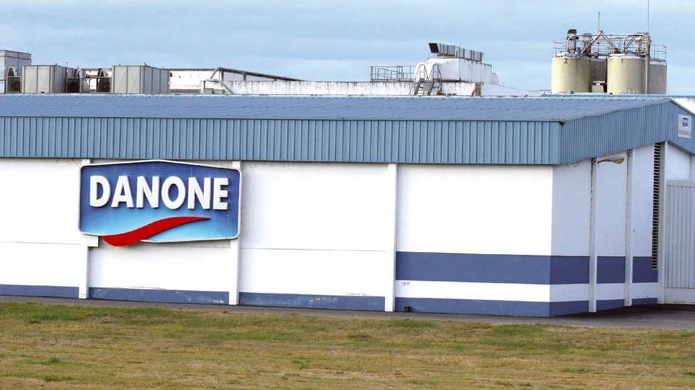 L'usine Danone dans le Gers, spécialisée dans les yaourts. Des outils industriels performants sont présents dans la région. Calés sur leur marché PGC, ils ne réclament pas plus de lait aujourd'hui.© PQR/LA DÉPÊCHE DU MIDI/SÉBASTIEN LAPEYRÈRE
