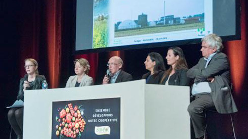 Les intervenants lors de la table ronde dédiée à la transition énergétique qui représentent une partie des partenaires de la nouvelle démarche lancée par Savéol. Les intervenants lors de la table ronde dédiée à la transition énergétique qui représentent une partie des partenaires de la nouvelle démarche lancée par Savéol. Les intervenants lors de la table ronde dédiée à la transition énergétique qui représentent une partie des partenaires de la nouvelle démarche lancée par Savéol. Les intervenants lors de la table ronde dédiée à la transition énergétique qui représentent une partie des partenaires de la nouvelle démarche lancée par Savéol.