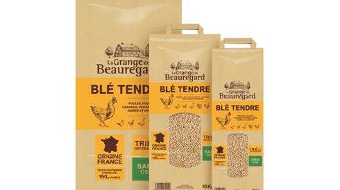  La gamme d'aliments pour basse-cour, conditionnée en 5, 10 ou 25 kg, est à base de céréales garan­ties origine France, sans OGM et sans huile de palme.  La gamme d'aliments pour basse-cour, conditionnée en 5, 10 ou 25 kg, est à base de céréales garan­ties origine France, sans OGM et sans huile de palme.