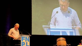 « Vous avez quatre ans pour apprendre à vivre ensemble et essayer de construire quelque chose. » Henri Brichart, sur la gestion des quotas par bassins. « Vous avez quatre ans pour apprendre à vivre ensemble et essayer de construire quelque chose. » Henri Brichart, sur la gestion des quotas par bassins.